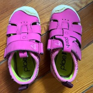 Plae Sam sandals size 7.5